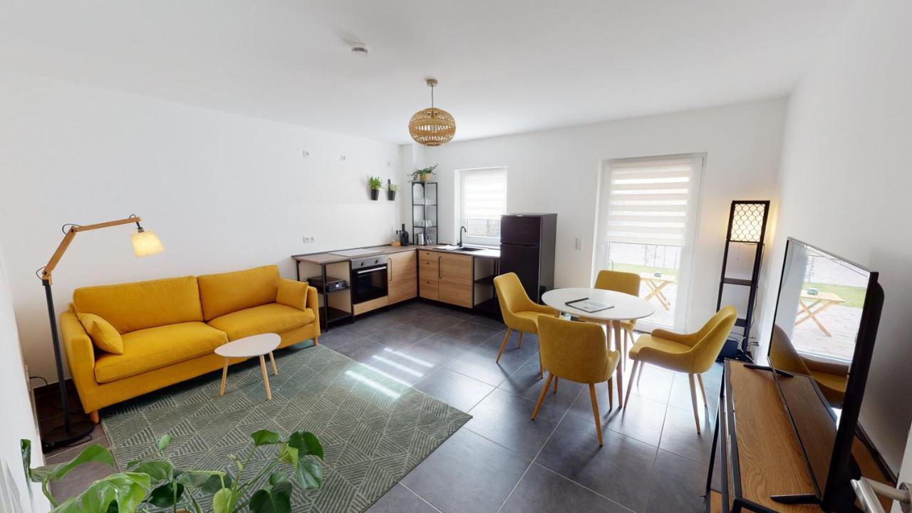 Travel Art Boardinghouse Aparthotel นอยรุพพิน ภายนอก รูปภาพ